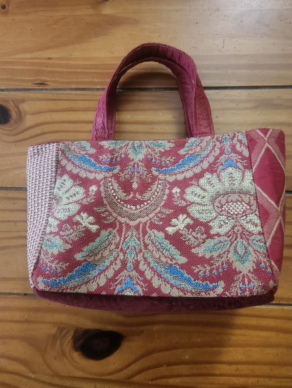 Jennifer's Closet Tapstry Bag/Purse Multi Color